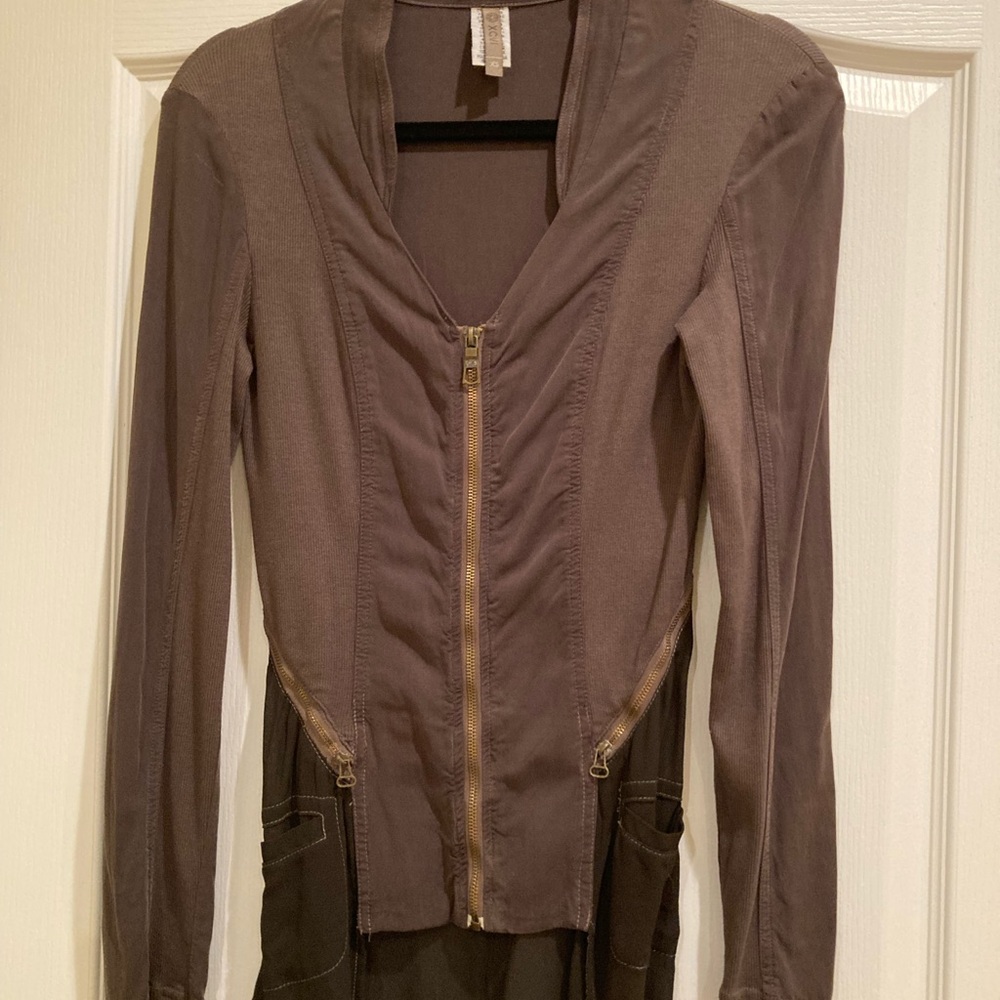 Stylish Women's Tunic with Zipper Detail